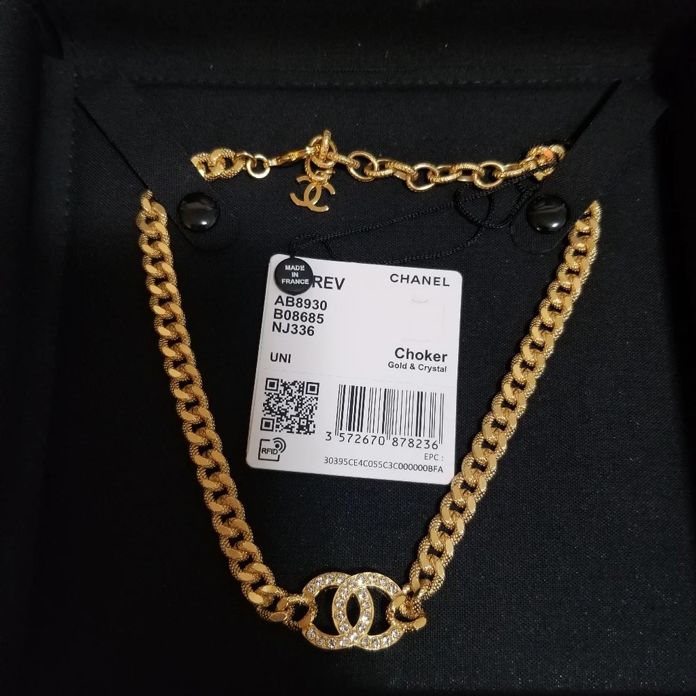 🆕️ Chanel CC Logo Gold &Strass Necklese